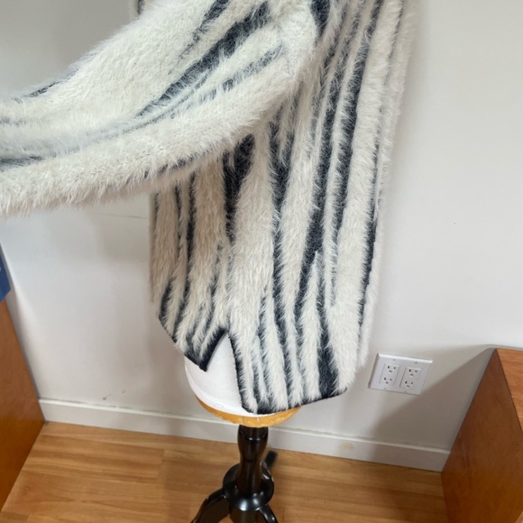 Anthropologie Cindy Zebra Eyelash Sweater - Picture 4 of 6